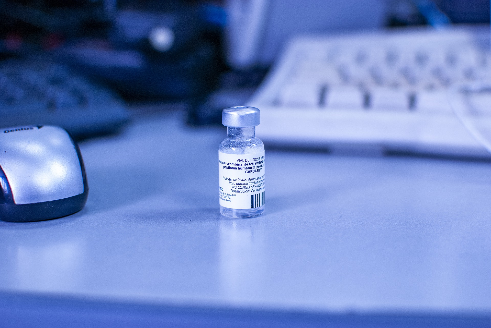 vaccine-g8ce99a6da_1920.jpg viefem
