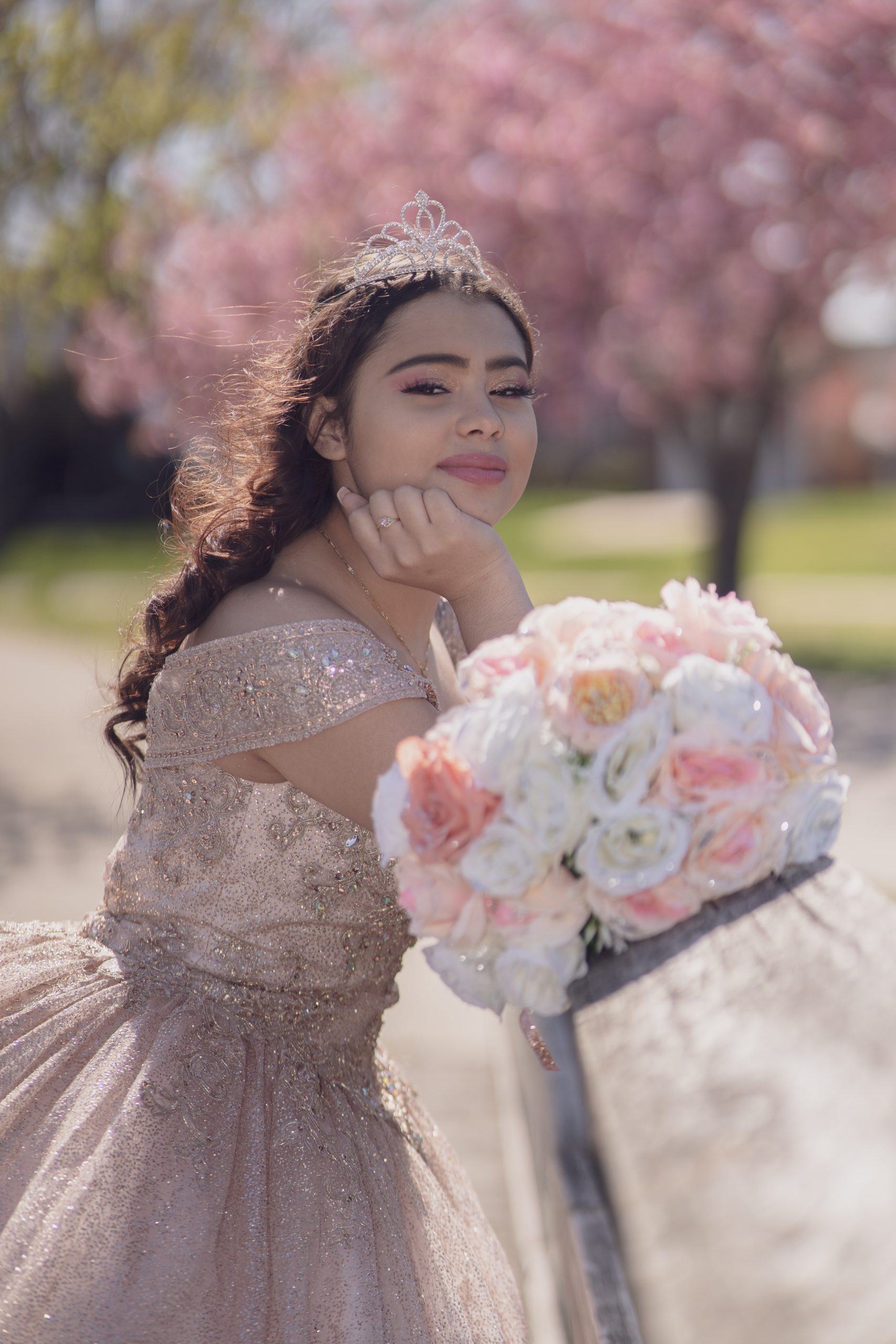 pexels-noé-villalta-photography-12017114.jpg girl quince