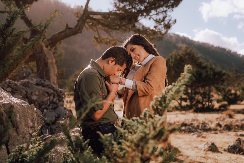 Boda con temática rural: ideas, decoración y cómo complementar tu evento con invitaciones digitales inteligentes